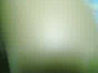 مردی با پوست تیره جوجه ای را در تند و سریع گربه روی مبل کانال عکس سک30در تلگرام خارجی سفید می زند